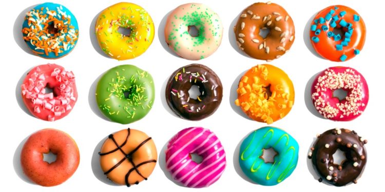 Kolorowe donuty sycą samym swym widokiem, a co dopiero po zjedzeniu jednego, dwóch lub trzech?