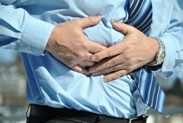 Ból jelit odczuwany jako ból brzucha może mieć różne przyczyny - drobne lub poważne